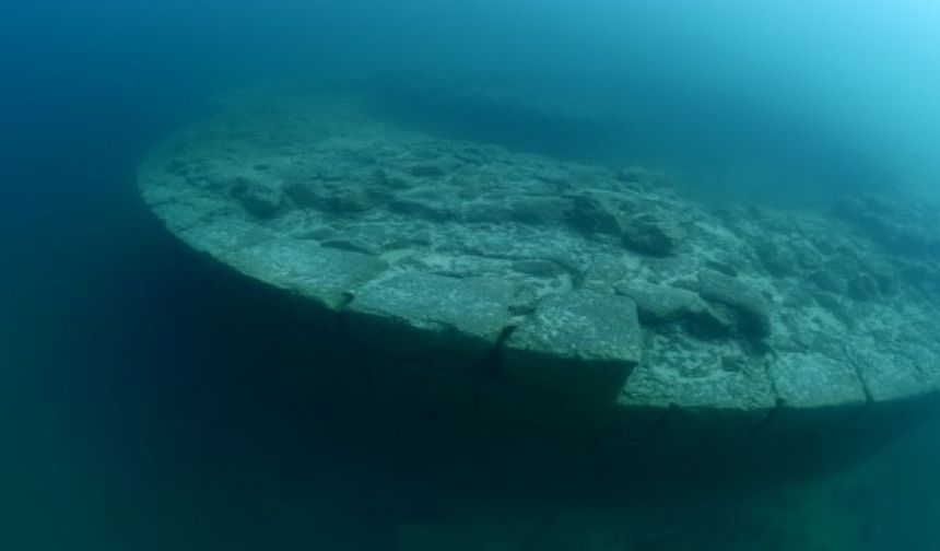 Van Gölü derinliklerinde yeni yapılara ulaşıldı