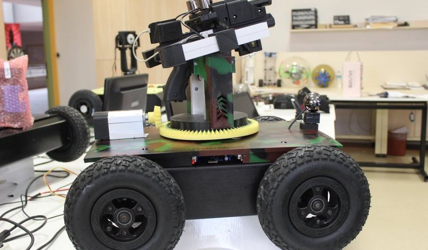 Kocaeli Üniversitesi öğrencileri insansız kara aracı geliştirdi